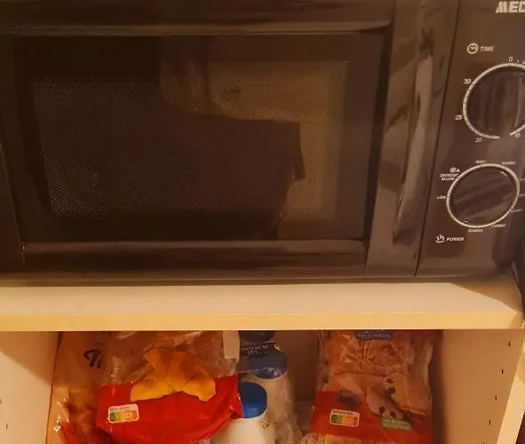 En Face De La Cathedrale Saint Pierre Apartmán *